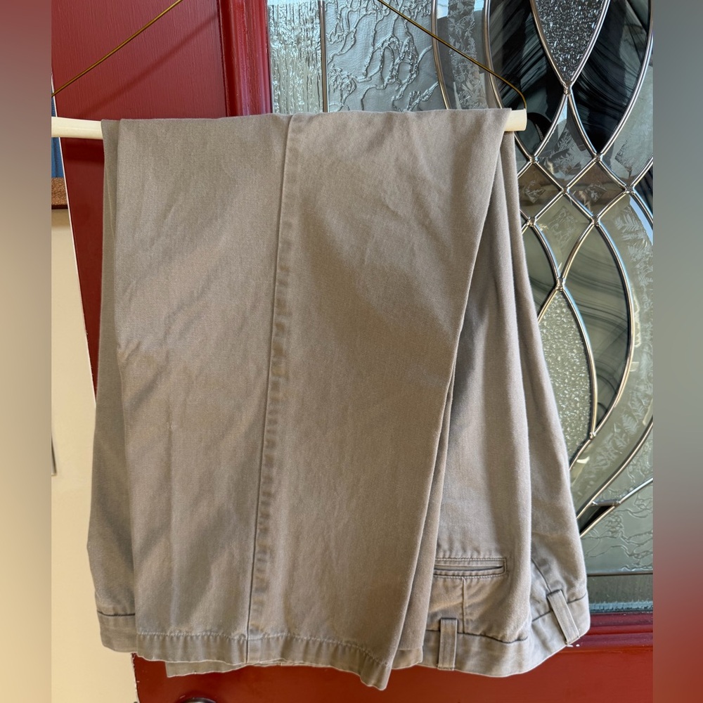 Dockers Flat-Front Cotton kahki Pants